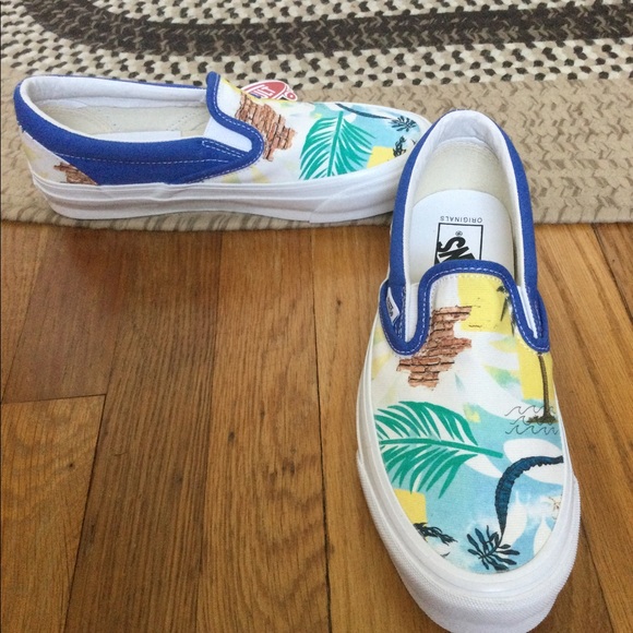 Vans Island theme slip ons - Picture 3 of 11